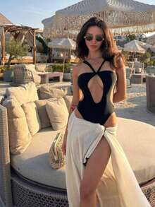 Bộ áo tắm croptop không tay dây mảnh thời trang này có thiết kế hở lưng và xẻ cao, với độ co giãn vừa phải, được thiết kế đặc biệt dành cho phái nữ. Thích hợp cho kỳ nghỉ biển. - màu đen - Xem 1