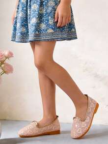 1双时尚儿童平底鞋，女童玛丽珍鞋，优雅公主鞋，网面透气舒适，刺绣装饰，一脚蹬设计，适合夏季、日常出行、婚礼派对、旅行和度假。 - 粉色 - 查看 4