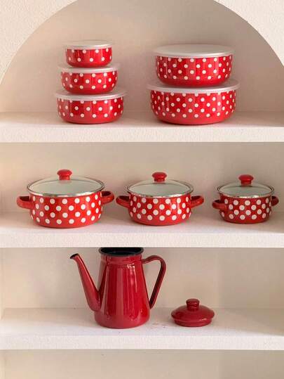 ชุดครัวลายจุดสีแดง 3 ชิ้น, ชุดชามน้ำแข็ง 5 ชิ้น และกาน้ำชา 1 ชิ้น, เหมาะเป็นของขวัญคริสต์มาส เครื่องครัวและกาน้ำชาที่ใช้งานได้จริงเหล่านี้เหมาะสำหรับห้องครัวในร่มและห้องรับประทานอาหาร นอกจากนี้ยังสามารถใช้เป็นของตกแต่งบนโต๊ะอาหารหรืออุปกรณ์ตั้งแคมป์กลางแจ้งแบบพกพา ของขวัญที่ดีสำหรับเพื่อน ครอบครัว และแม่