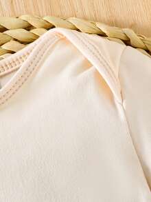 Bộ áo liền quần tay ngắn in chữ "Bà và Cháu" cho bé trai. - Màu be - Xem 5