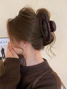 Women's Oval Hollow Claw-Shaped Hair Clip, Asymmetric Hair Claw, Chocolate Brown Hair Accessory, Classic Fashionable High-End Hair Claw, Acrylic Material Hair Clip, Suitable For Thick Or Voluminous Hair For Half-Up Or Full Updo Hairstyles Women Claw Clips Elegant Hair Accessories - Chocolate Brown - View 6