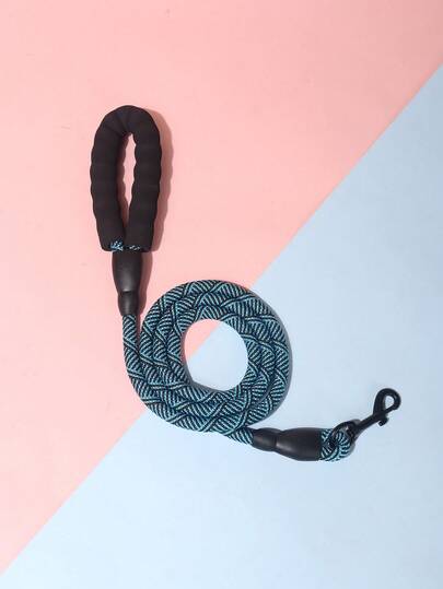 A Nylon Rope Pet Leash Suitable For Walking Cats And Dogs.