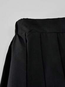 Bộ đồ mùa hè phong cách quý phái cho bé gái, áo thun trắng cổ tròn in hoa hồng phối chân váy xếp ly đen, set đồ 2 mảnh tối giản thường ngày. - màu đen - Xem 4