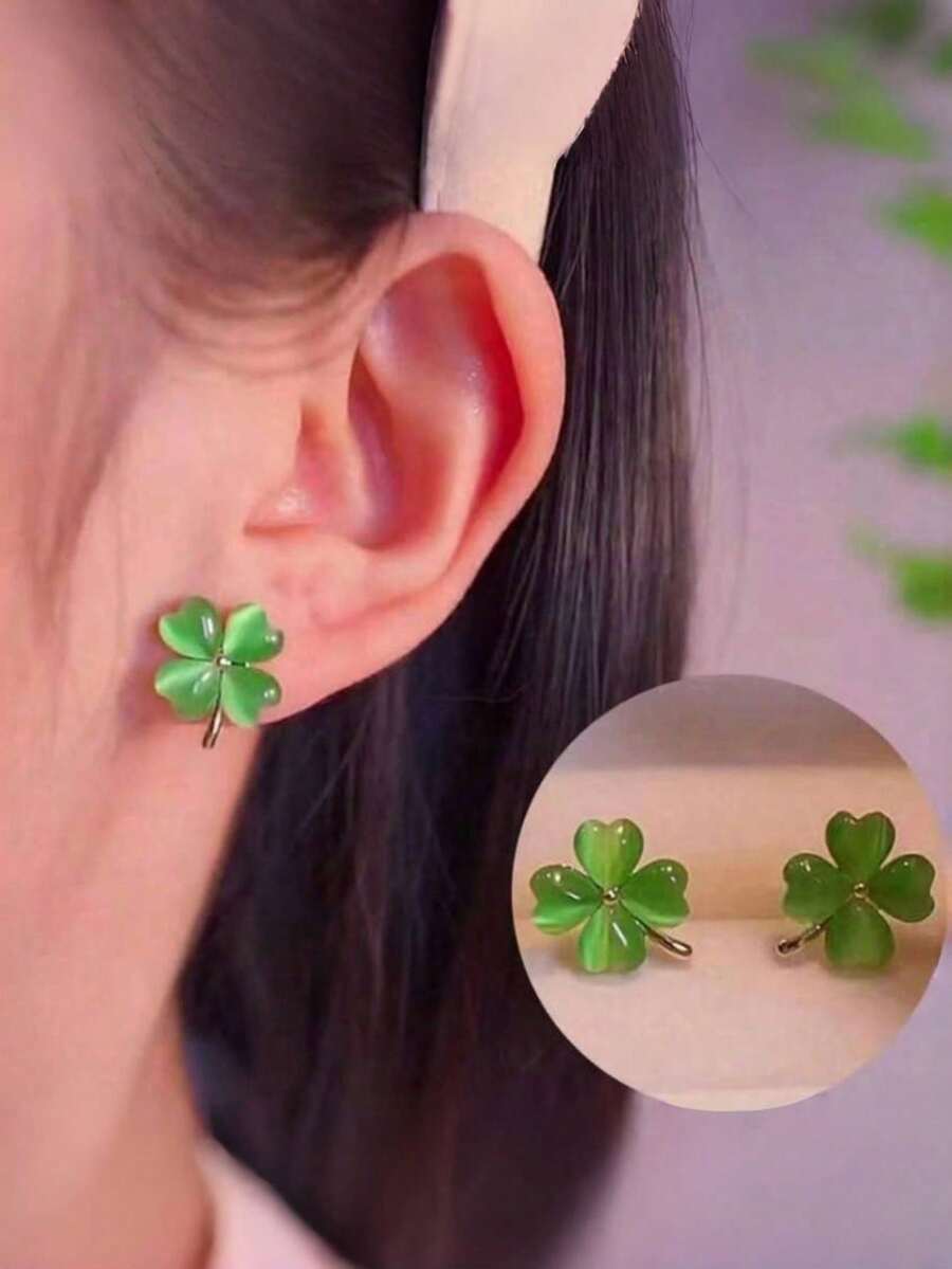 1 Pair Of Green Four-Leaf Clover Earrings, Elegant And Versatile Clover Earrings, Light Luxury And High-End Earrings, Suitable As A Small Gift For Girls For Daily Wear - Green - View 1