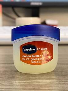 7g Vaseline Classic Repairing & Moisturizing Lip Balm