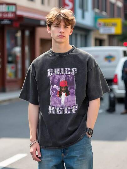 Camiseta Vintage Lavada Oversized para Hombre - Impresión de Texto y Retrato del Jefe Kev Negro, Ajuste Holgado, Cuello Redondo, Ropa Casual de Calle, Adecuada para Todas las Estaciones, Camiseta de Patrón Vintage de Tela Duradera para Cosplay