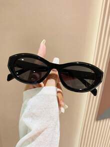 一副复古时尚椭圆形镜框太阳镜，适合派对、旅行、休闲等各种场合。 - 黑色 - 查看 2