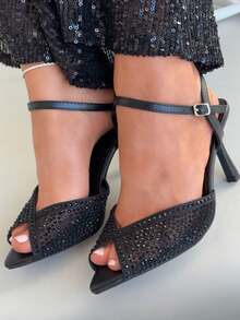 Sandálias femininas elegantes para a noite, com salto agulha fino, detalhes brilhantes e aplicações em tela. Cor: Peloria, douradas e pretas. - Preto - Ver 10