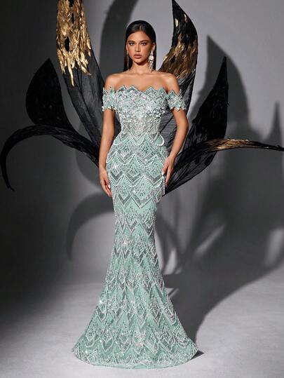 Đầm dạ hội không dây vai đính sequin và hạt cườm, thiết kế thời trang quyến rũ, thu hút mọi ánh nhìn trong các bữa tiệc.