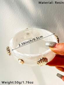 1件宽版不对称几何树脂手镯，饰有贝壳铆钉，可叠戴，时尚迷人，适合日常佩戴。 - 彩色 - 查看 2