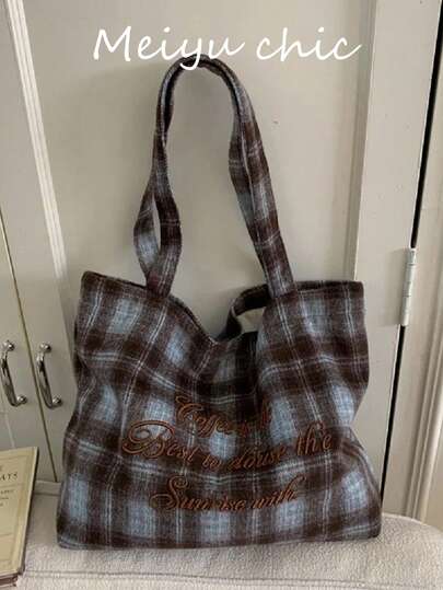 这款设计独特的羊毛格纹大容量手提包，是返校季和秋冬季节的理想之选。它拥有韩式学院风，是一款女士单肩手提包。内部隔层可收纳口红、钥匙、化妆品等日常必需品。适合女性通勤、外出、购物、出差、旅行、约会以及其他各种日常场合。