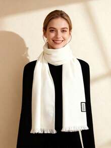 Gucci 1件白色双面G字母图案针织围巾/披肩，男女通用，适合秋冬季节，货号：165904-3G646-9000 - 白色 - 查看 2