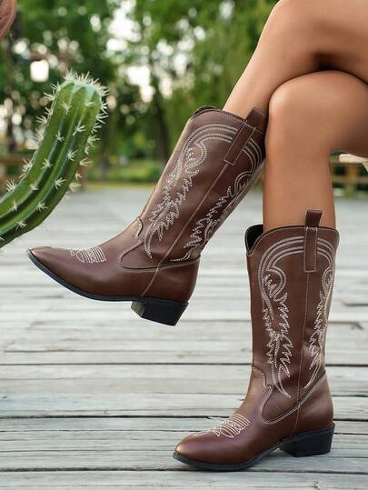 Western Style Embroidered Vintage Boots For Girl, Retro Platform Mid-Calf V-Cut Riding Boots, Winter New Arrival