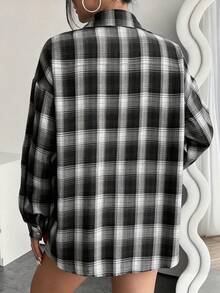 大码女式格子长袖衬衫，秋季必备休闲优雅单品。优雅格子法兰绒修身衬衫 - 长袖，纽扣开襟，休闲时尚上衣，可机洗，黑白配色，百搭外套 | 翻领设计 | 柔软质感面料，春季必备 - 黑與白 - 查看 3
