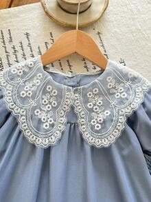 女童蓝色蕾丝连衣裙，法式领，泡泡袖，荷叶边下摆，公主风，面料柔软透气，宽松版型，时尚甜美，适合夏季穿着 - 霧霾藍 - 查看 4