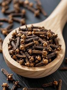 50/120克，丁香，具有浓郁的花香、温暖的辛香和木质香调，散发着温暖而浓郁的香气，令人舒缓平静。其芳香成分有助于平静心绪，迅速营造出一种内省而宁静的氛围，促进放松。 - 丁香 - 查看 6