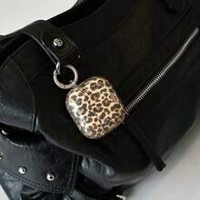 时尚辣妹风黄色豹纹登山扣耳机保护套，兼容 Pro 2；可爱简约 Apple 4 保护套，兼容 Pro、3、1/2 代，女士款 - 黃色 - 查看 3