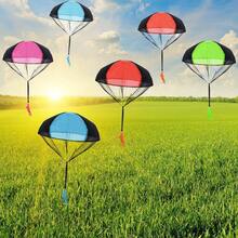 1个圣诞装饰降落伞玩偶，户外手抛飞行玩具，适合儿童