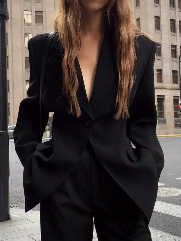 This New Spring Women's Suit Jacket Features A Waist-Cinching Slim Fit Design, An X-Shaped Silhouette, And A Notched Lapel Collar, Creating A Simple Yet Fashionable Look. The Single-Button Small Suit Jacket With A Notched Lapel Design Adds A Touch Of Personal Charm. With An Elegant And Stylish Appearance, This Jacket Can Be Easily Worn For Grand Occasions Or Daily Wear. Whether Attending A Wedding, Party, Date, Or Job Interview, This Suit Jacket Is An Ideal Choice.