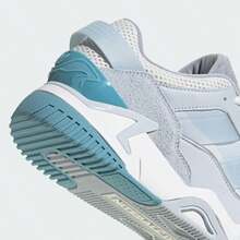 Adidas 经典复古运动鞋，男女通用时尚休闲鞋 JI2545 - 晶白/淺藍/淺銀 - 查看 3