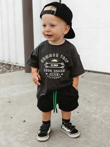 1件婴儿/幼儿男童创意卡通图案字母标语印花基本款圆领短袖T恤，休闲时尚 - 深灰色 - 查看 1