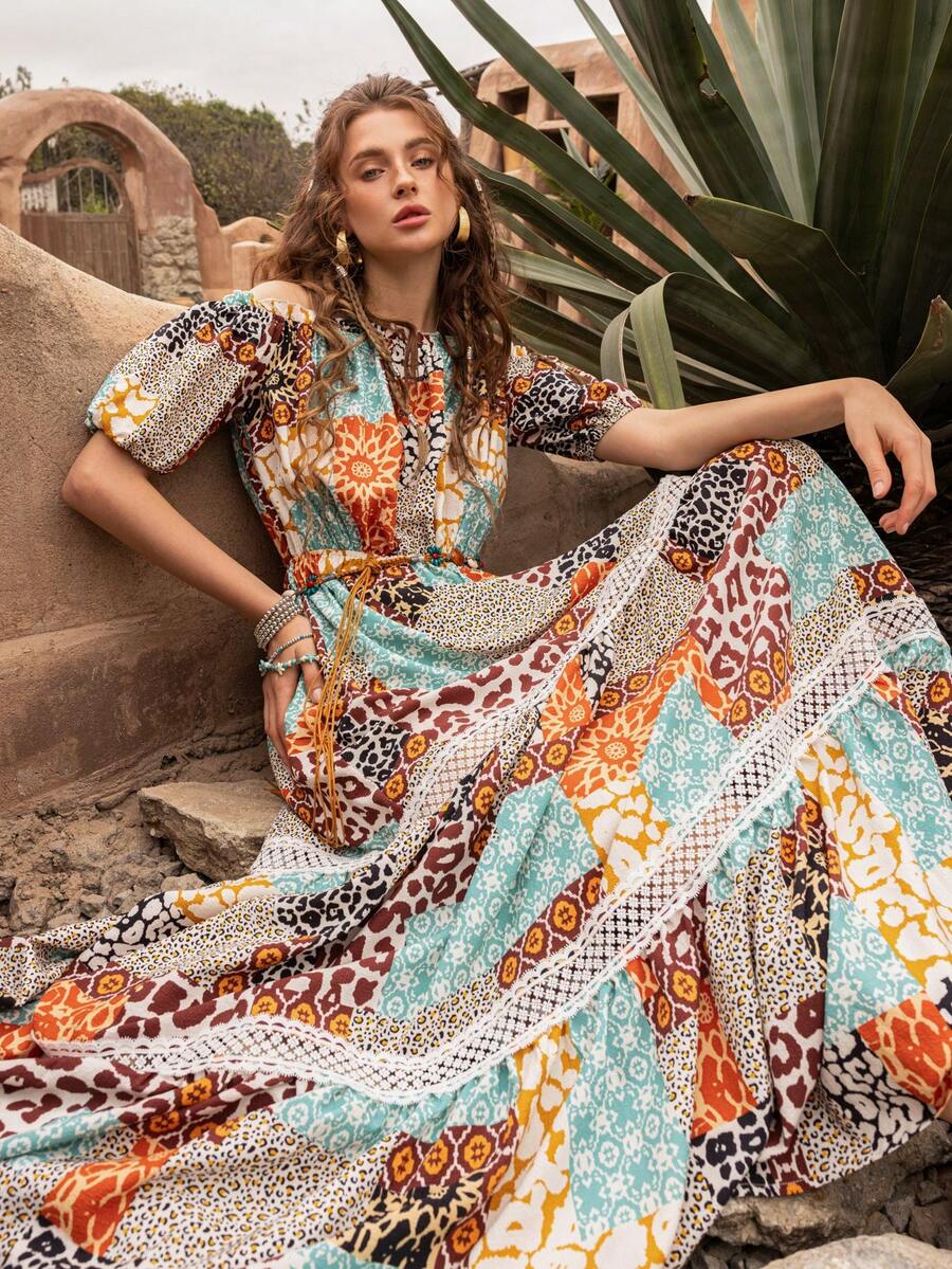 Faeriesty 优雅女士露肩拼接长款连衣裙：波西米亚风印花连衣裙，泡泡袖，荷叶边下摆，收腰设计，轻盈蕾丝饰边——完美适用于花园婚礼、新娘写真、私奔、浪漫之旅、波西米亚主题夏季活动 - 彩色 - 查看 1