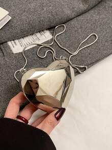 1个新款迷你金属小包，镀银零钱包，闪亮前卫金属心形斜挎包，实用手拿包，配饰包，优雅零钱包，耳机盒，婚礼和情人节 - 銀色 - 查看 8