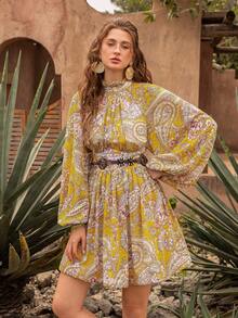 Faeriesty Đầm maxi hoa cổ cao thanh lịch dành cho nữ: Kiểu dáng Bohemian với viền bèo nhún, tay chuông, thiết kế lưng hở buộc dây, thắt lưng eo, chân váy xếp tầng bồng bềnh - Hoàn hảo cho đám cưới ngoài trời, chụp ảnh cưới phong cách Bohemian, lễ cưới trong vườn, kỳ nghỉ lãng mạn, chụp ảnh ngoại cảnh mùa xuân. - Màu vàng - Xem 3