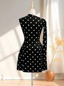 Đầm ngắn nữ màu trơn thanh lịch, không tay, dáng bất đối xứng, thắt dây, tối giản, chấm bi màu sáng, đen, thích hợp cho mùa hè. - màu đen - Xem 3