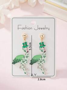 一对圣帕特里克节绿色火烈鸟与三叶草设计时尚耳环，节日派对完美礼物