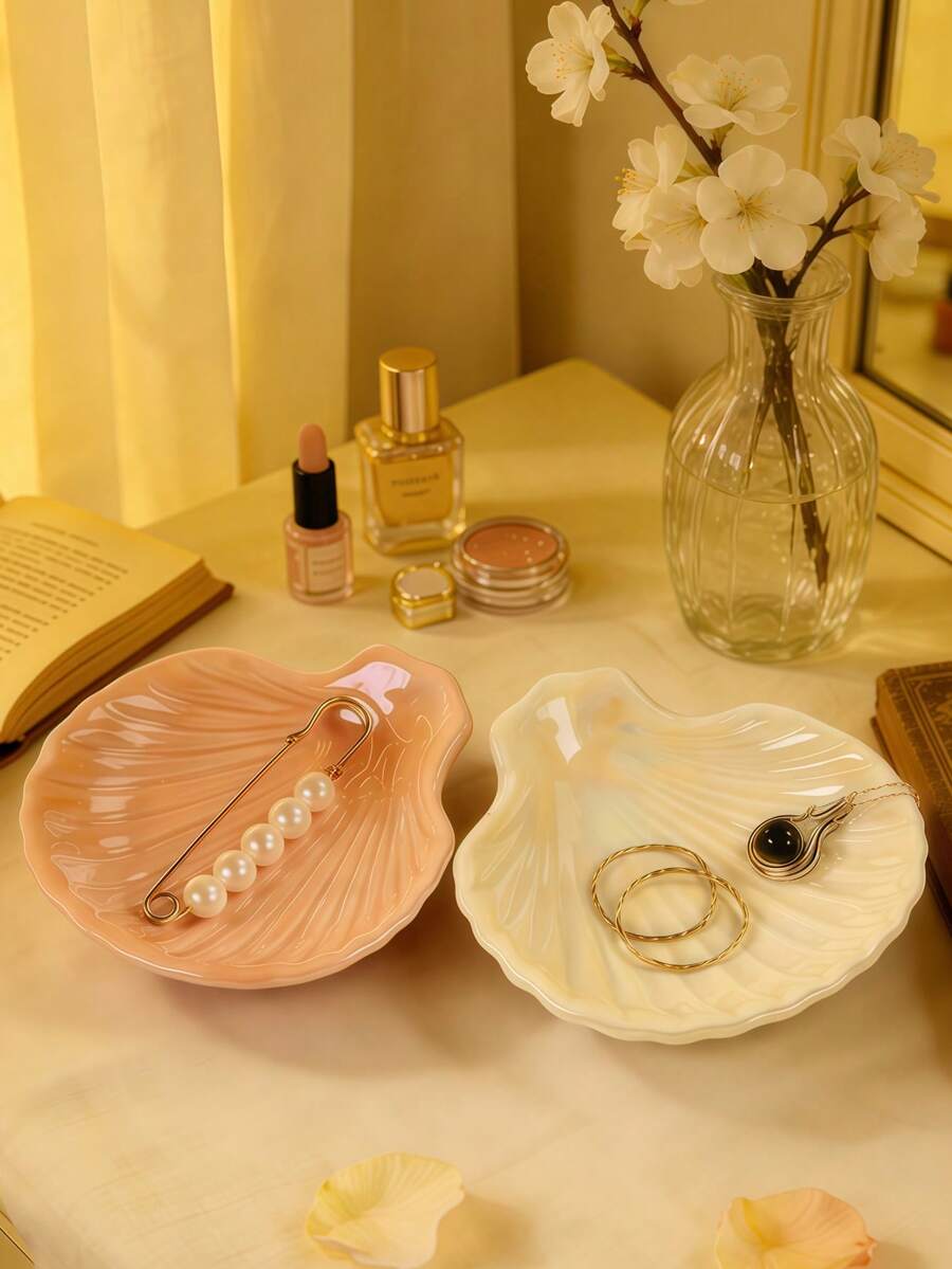 优雅贝壳形陶瓷首饰碟套装 – 1 件粉色和珍珠白首饰收纳盘，可放置戒指、项链、耳环 | 可爱的梳妆台装饰托盘，适用于卧室梳妆台、浴室台面 | 迷人的家居装饰收纳碗，可存放小饰品、化妆品和桌面小物件 | 时尚礼物，适合女性、女孩（粉色和白色） - 彩色 - 查看 1