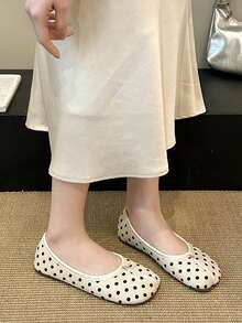 2026 New White Polka Dot Soft Leather Split-Toe Mule Shoes | Retro Low-Cut Slip-On Shoes, Versatile For Commuting, Dating, Mid-Autumn Festival, National Day, Christmas, Halloween, Thanksgiving, And Daily Wear - White - View 7