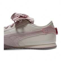 Puma Bella-UT-马年女士休闲鞋，轻便薄底复古T字头鞋，可拆卸折叠鞋舌，柔软舒适的橡胶鞋底，适合通勤、旅行、健身、日常穿着 406665-01 - 米白色-迷霧紫-玫瑰拿鐵 - 查看 10