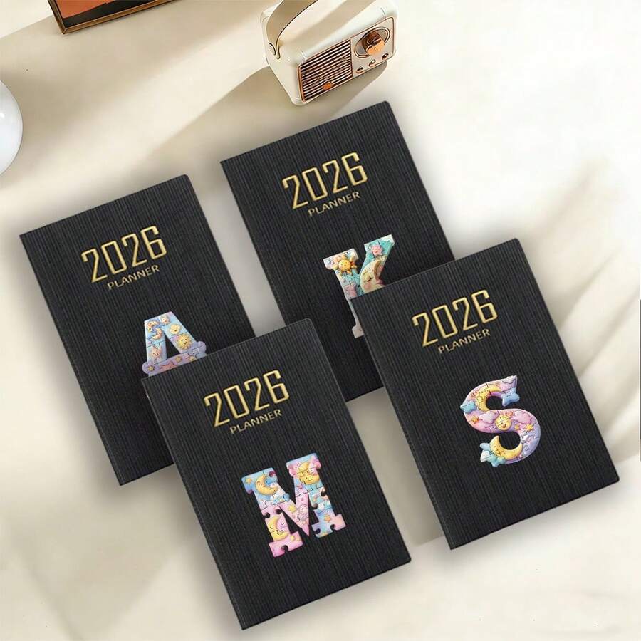 Agenda planificadora 2026 A7 PU Lista de tareas Cuaderno portátil Eficiencia diaria Manual para viajes de negocios Diario de seguimiento personal Adecuado para el hogar, la escuela y la oficina Esencial para el regreso a la escuela Patrón con 26 letras iniciales - Negro - Ver 1