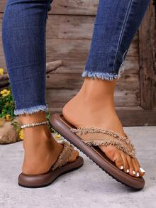 Dép sandal đi biển nữ đế dày màu nâu viền ren, sandal du lịch màu nâu, giày đi biển mùa hè du lịch nữ, dép lê bệt mùa hè – sandal hở ngón, làm từ chất liệu PU mềm và vải, trang trí bằng tua rua. Điểm xuyết viền ren và các chi tiết trang trí, kết hợp với đế cao su, hoàn hảo cho kỳ nghỉ, hoạt động ngoài trời, mặc trong nhà, tiệc cocktail và các dịp ngoài trời hàng ngày. Dép xỏ ngón hở ngón phong cách đi biển đế cao su màu nâu. - màu nâu - Xem 5