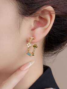 rundraw 2 buah Anting Hoop Emas Tembaga Gaya Elegan Bertatahkan Zirkonia Geometris Bentuk Daun Semanggi Model Baru 2026 untuk Wanita, Cocok untuk Perjalanan Sehari-hari - Anting berlian - View 4