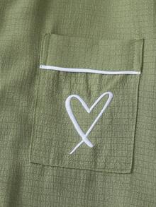 2件組口袋刺繡愛心睡衣套裝，甜美可愛翻領鈕扣上衣搭配蝴蝶結短褲，女款睡衣家居服 - 軍綠色 - 查看 4