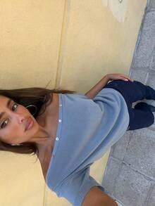 Áo len nữ FOR BEAUTY Xuân/Hè mới, màu xanh dương trơn phối nơ, áo len ngắn hở vai phong cách Y2K, thiết kế cúc cài vai, phong cách tối giản thanh lịch, phù hợp mặc hàng ngày, dạo phố, lễ hội âm nhạc, kỳ nghỉ biển, hẹn hò. - Màu xanh lam - Xem 8