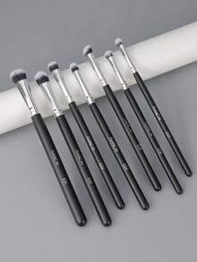 Set di 7 pennelli per trucco degli occhi, pennelli per occhi portatili, pennelli professionali per sfumatura di ombretti, ombretti con setole morbide e manico in legno, adatti per ombretto, sopracciglia, eyeliner e miscelazione. - Multicolore - Visualizzare 8