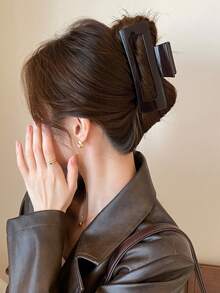 1个女士大号方形鲨鱼造型发爪夹，高端发饰，适合日常佩戴，尤其适合发量较多的女士，时尚发夹。 - 彩色 - 查看 2