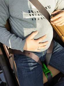 1 szt. Regulator pasa bezpieczeństwa dla kobiet w ciąży, uniwersalne przedłużenie do dekompresji brzucha, pas podtrzymujący brzuch, wielokrotnego użytku do jazdy samochodem w późnej ciąży - pas bezpieczeństwa - Zobacz 5