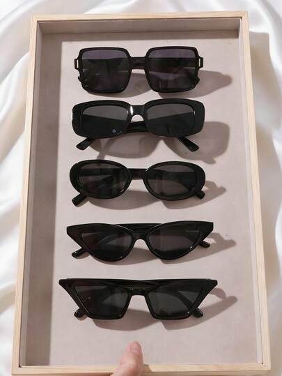 一套5副时尚黑色眼镜，适合青少年，是度假海滩和街头摄影的完美配饰。