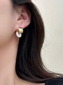 一对简约的欧美风格几何时尚金属撞色耳环，质感高端，佩戴方式多样，尽显奢华优雅。 - 金色+銀色 - 查看 3