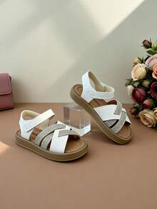 1双女童白色水晶装饰交叉绑带仿皮厚底露趾凉鞋，闪亮奢华风格，适合夏季假期和日常穿着，可爱童鞋，热门网红单品，广受好评，百搭女童凉鞋，时尚休闲风格童鞋，软底不磨脚，理想的日常穿着之选 - 白色 - 查看 6