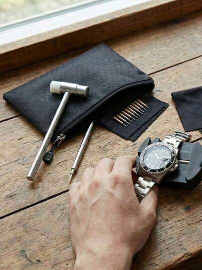 1 Set de herramientas de reparación de correa de reloj que incluye: ajustador/extractor de correa y bolsa de almacenamiento, juego de herramientas para extracción de eslabones de reloj y juego de herramientas de mantenimiento para extracción de pasadores de correa de reloj. Diseñado para ajuste de correas de reloj, regalo perfecto para el Día de San Valentín/Cumpleaños para entusiastas de los relojes.