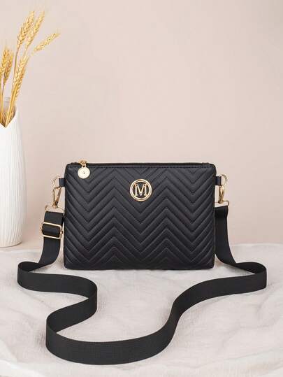 1件装女士时尚黑色绗缝斜挎包，配有可调节金色M字Logo肩带，休闲日常单肩包，轻便拉链手拿包