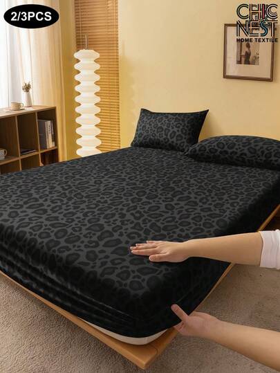 2/3件套黑色豹纹床笠套装（1件床笠+1/2个枕套），甜美风格床垫保护套，床垫罩，床单套装，柔软透气，适用于各种尺寸的床——单人床、双人床、特大号床、大号床，床笠深度可达11.8英寸，家用纺织品