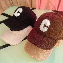 1 st unisex enfärgad bokstav C broderad fleece varm basebollkeps, streetwear mode sherpa höst/vinter fuzzy snapback-keps, par utomhussporter böjd brätte pappahatt - Flerfärgad - Visa 2