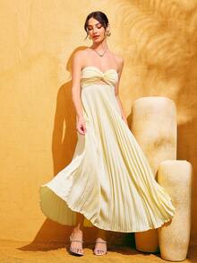 LOVE&LEMONADE 浅黄色无肩带露背松紧腰镂空褶皱A字连衣裙 - 淡黃色 - 查看 4