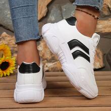 2026新款春夏女式厚底休闲运动鞋，透气运动鞋，时尚系带白色鞋 - 白色 - 查看 2